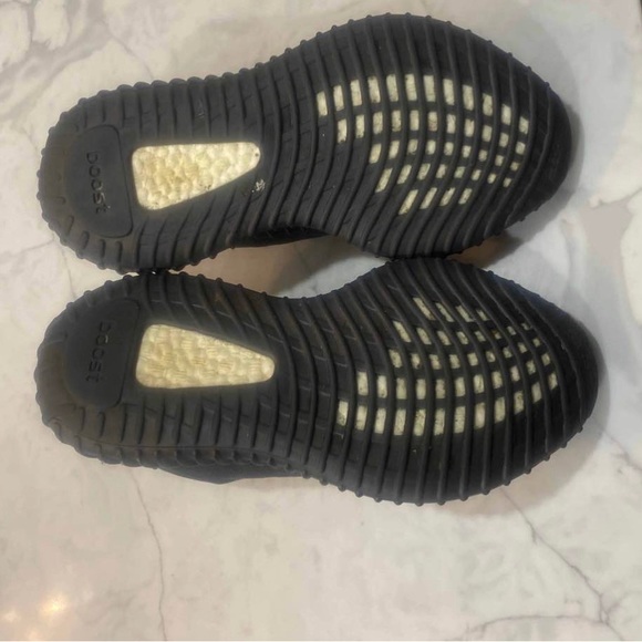 Yezzy Boost 350 v2 - Picture 3 of 5